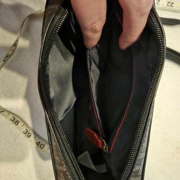 Tommy Hilfiger Black Patterned Gold Accents Adjustable Strap Crossbody Bag - Picture 5 of 8